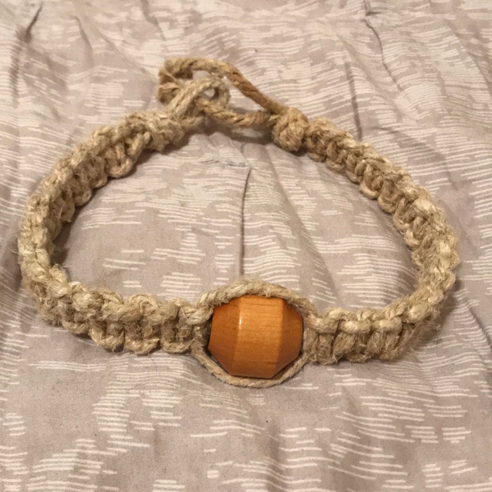 Hemp choker, wooden bead